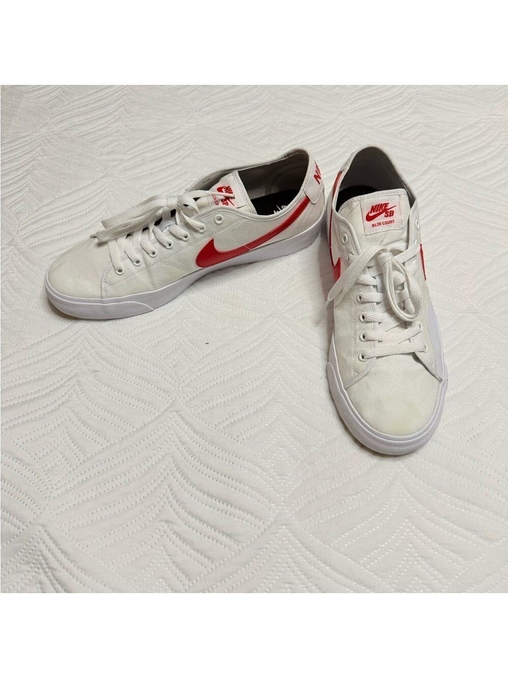 Nike SB Blazer Court Women’s White Canvas Sneakers. Size 10.5